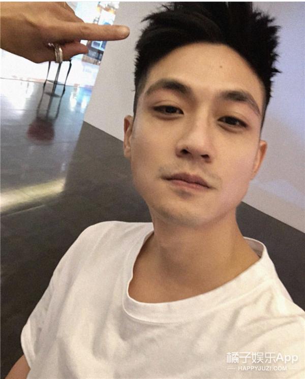 王霏霏孟佳自嘲很糊求放过盘点两人回国资源竟看不出谁更虐