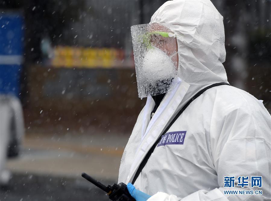 风雪中他们为战疫值守