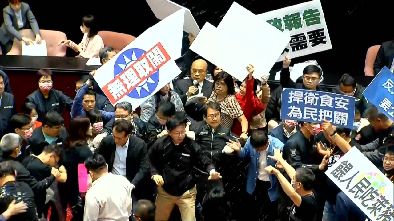 "莱猪"议题持续延烧,绿营担忧被泼粪,蓝营民代对此不置可否