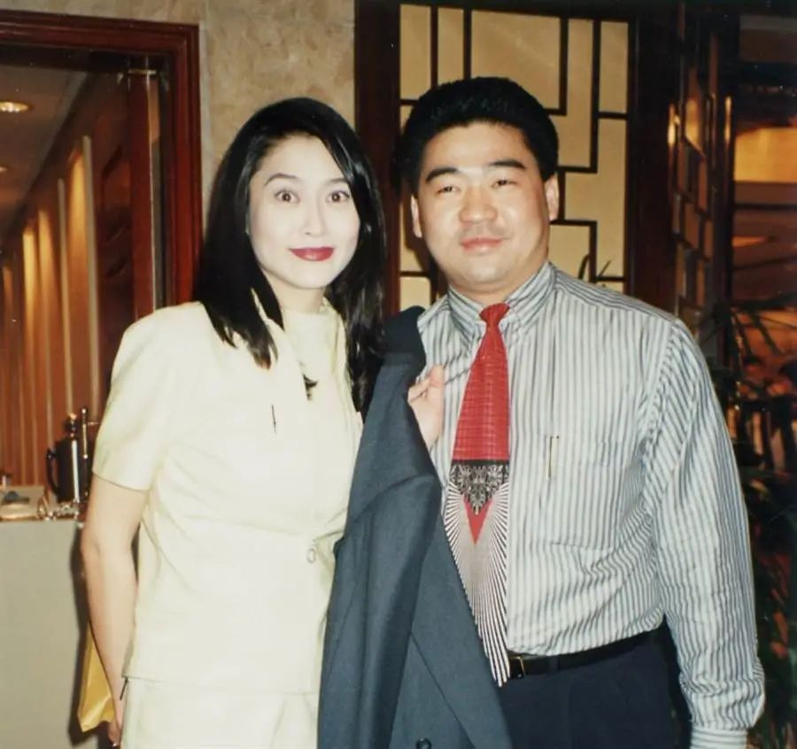 连拍3部情色片,29岁嫁豪门,从贵妇到破产,她是被