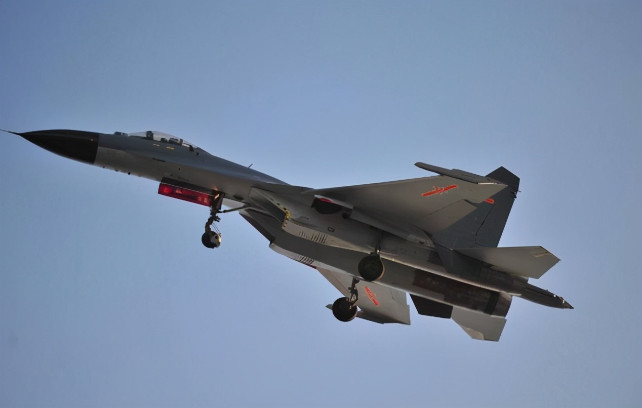 印度还不老实?7架歼11低空突防后,军方下令:上千大军出击