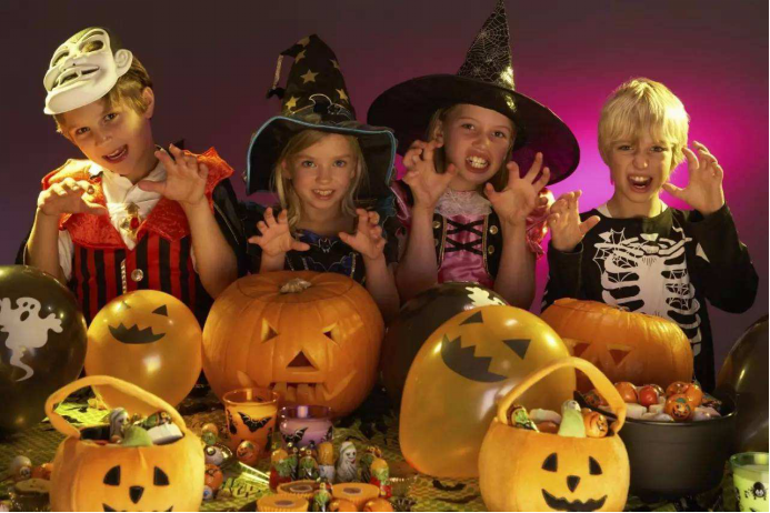 鬼都被西方人玩坏了万圣节为啥不像中国人鬼节那样敬重鬼魂