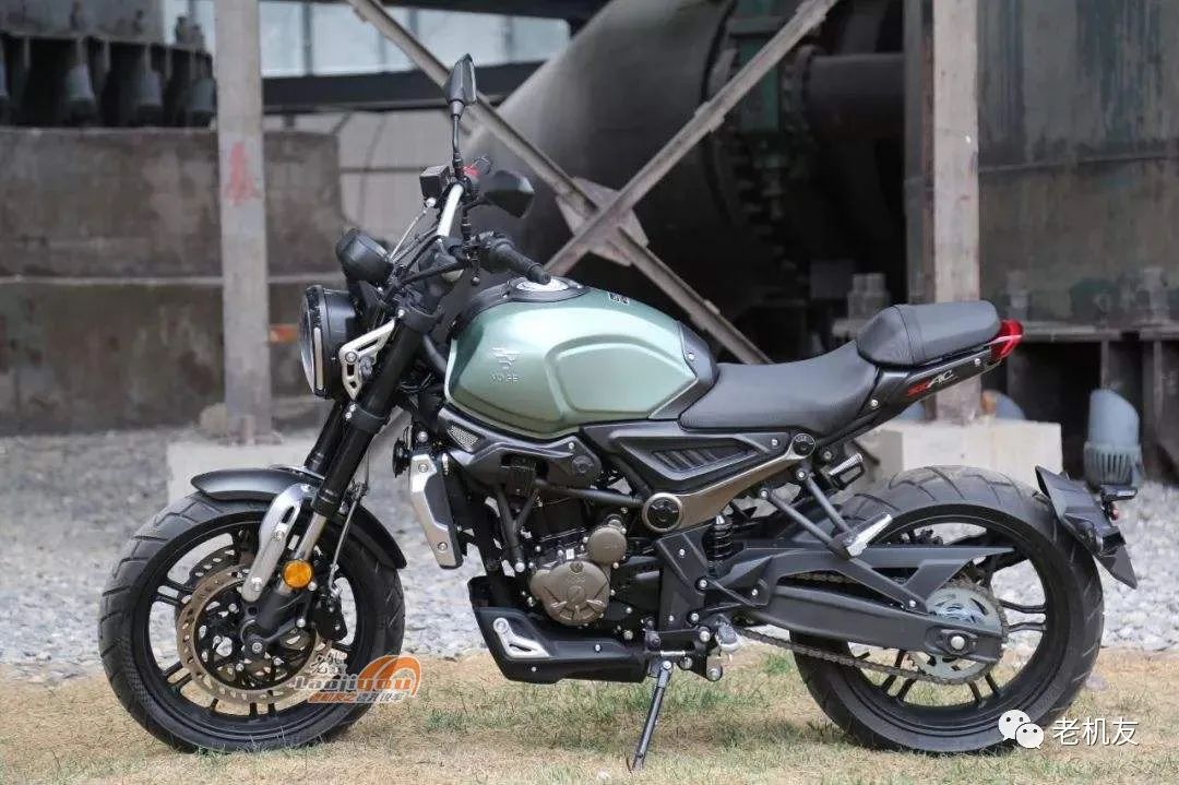 隆鑫奥古斯塔的500cc双缸复古车型谍照流出?看着像无极500ac