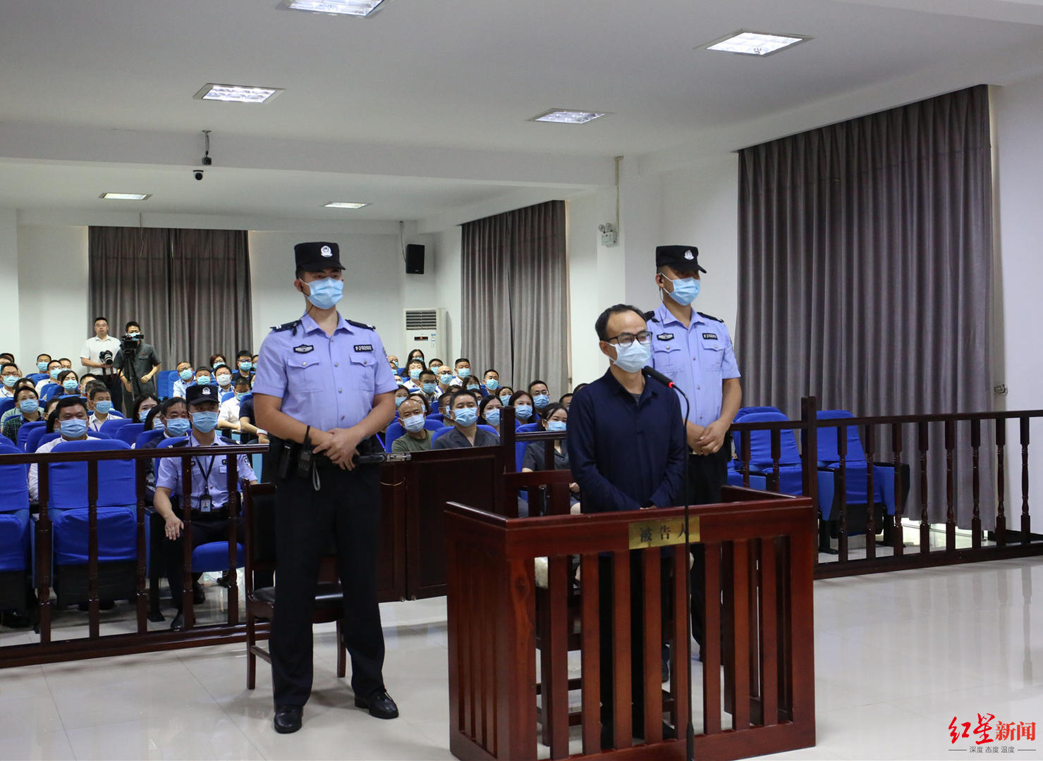 涉嫌受贿滥用职权罪四川一城乡规划局副局长受审