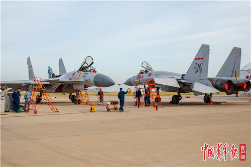 歼十五舰载机阅兵前的训练