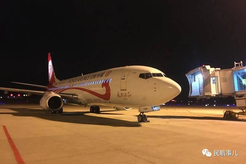 福州航空波音737在宜昌机场推出"武汉区调,宜昌,福州航空fu6779至福州