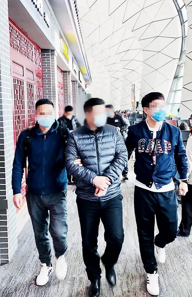 潇湘晨报月薪5万当网红主播?女子落入贷款整容圈套,专骗年轻女性