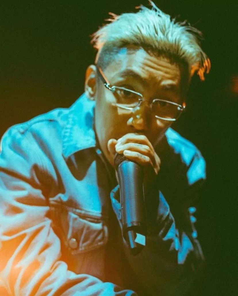 进来看rapperの非主流自拍