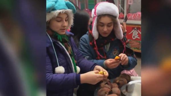 为烤地瓜代言，美国姐妹花在中国做公益