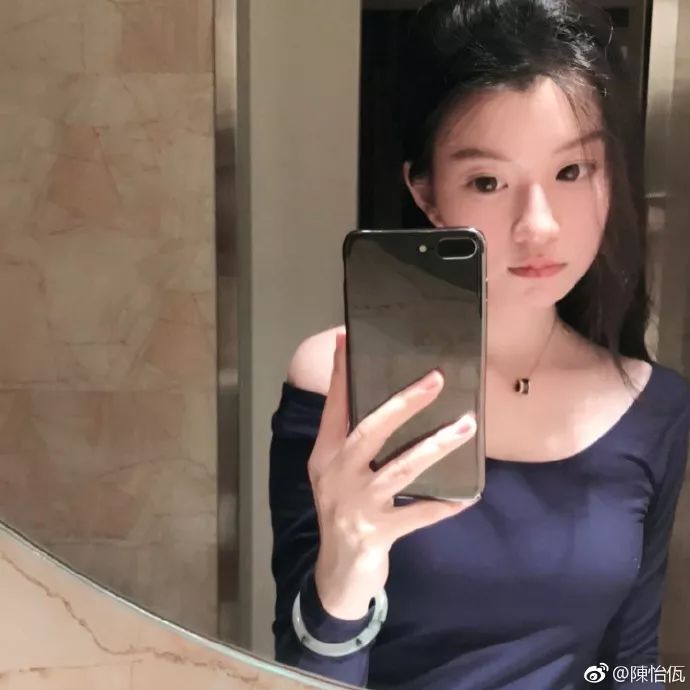 用侧脸糊照吹神仙颜值还有百万粉丝买单网红店太好挣了吧