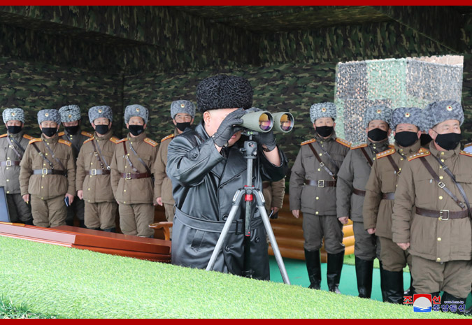 金正恩指导军队联合打击训练 劳动党中央干部戴口罩观摩