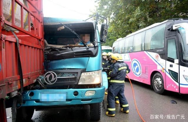 2辆货车追尾广元发生一起严重车祸