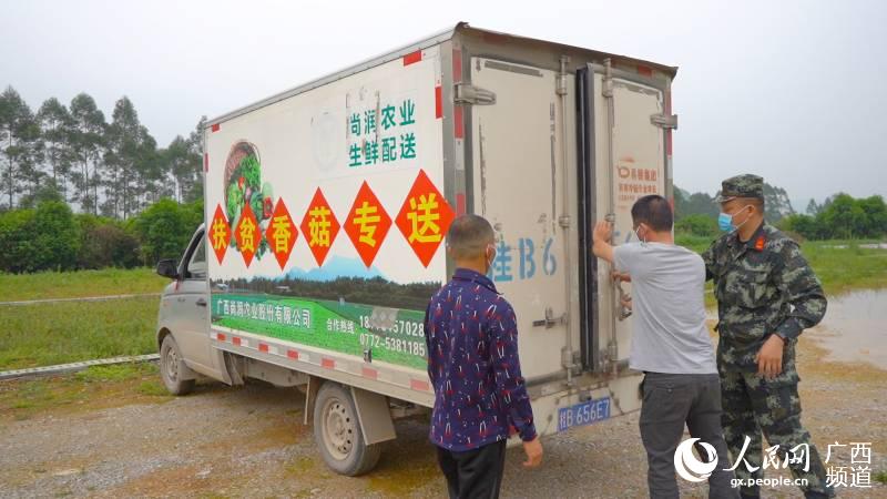 「柳州」广西柳州：武警官兵助力扶贫产业复工复产
