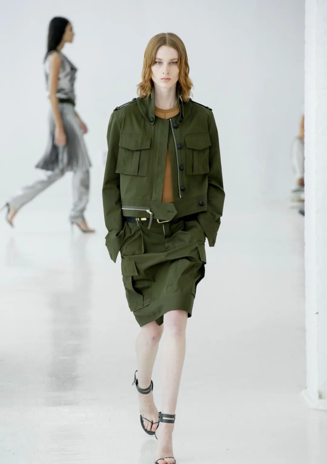 服装品类让人上头的工装又a又飒