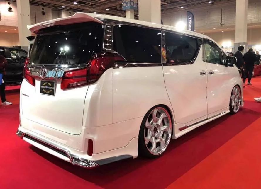 丰田埃尔法改装lm同款前脸,谁还会加价80万买雷克萨斯lm?