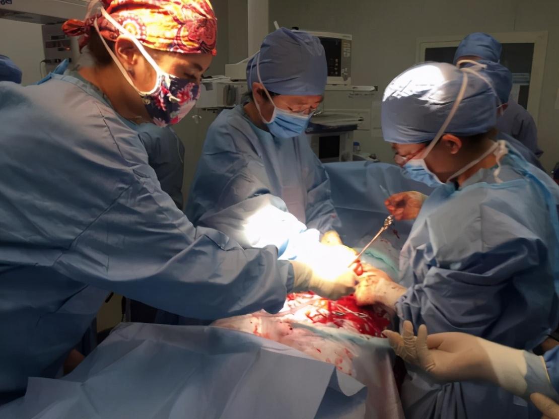 且少部分有植入状况,想要保住妈妈的子宫,就要解决好胎盘植入的问题