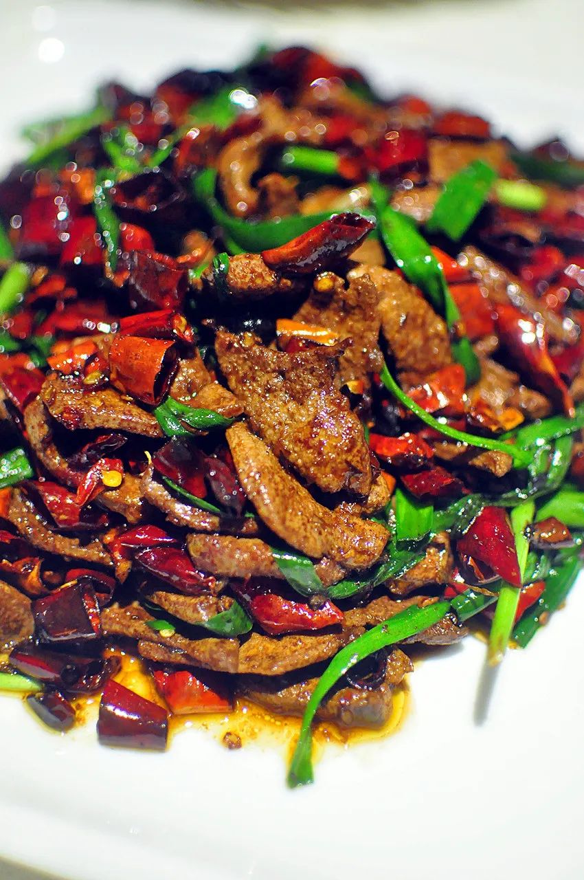 我和一碗米饭走在回家的路上, 遇到了一盘拦路抢饭的土匪猪肝