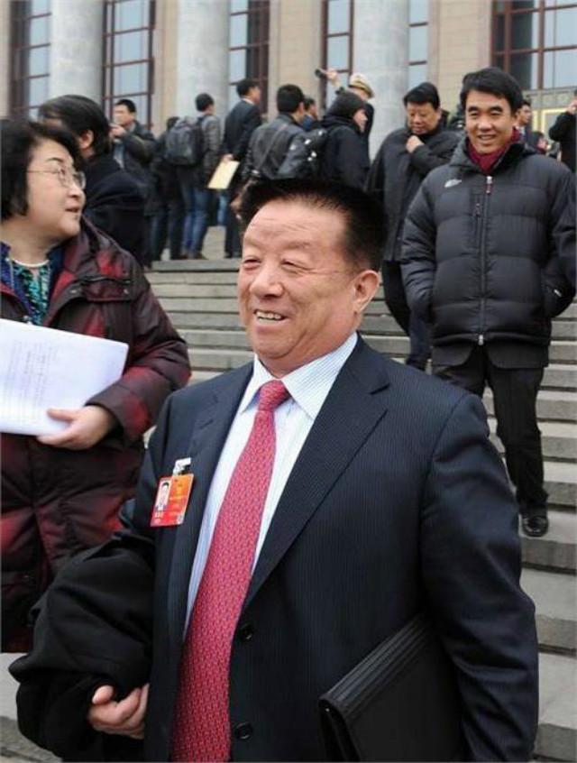 山东首富传79生产队长带领村民搞副业穷村变土豪村财富300亿