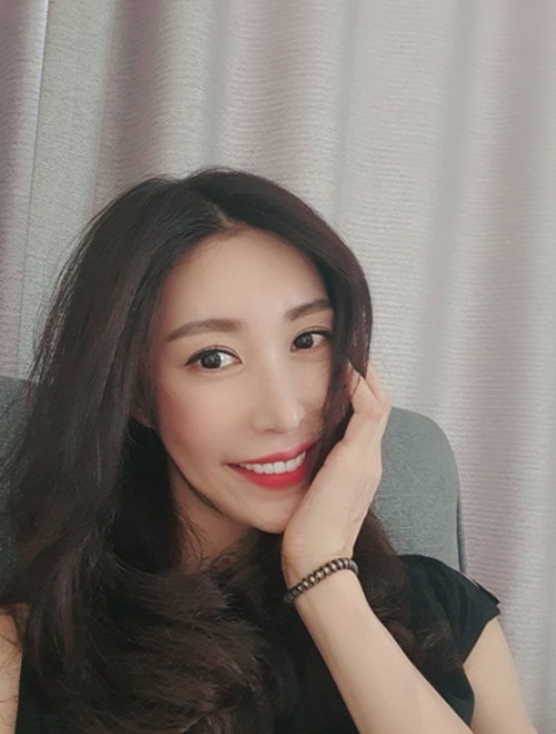 46岁成贤娥皮肤身材逆天 韩国小姐出身陷性丑闻 看了又看饰李胜美