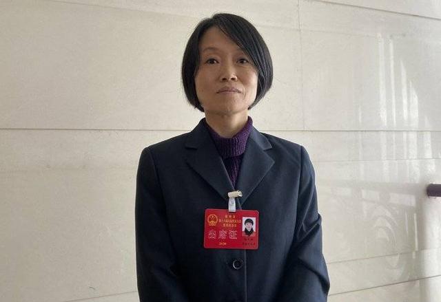 市人大代表孙冬梅加强居住小区与公共活动消防通道管理