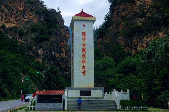 长征进入陕甘的通道,地势险要的峡谷隘口,很有纪念意义的景点__凤凰网