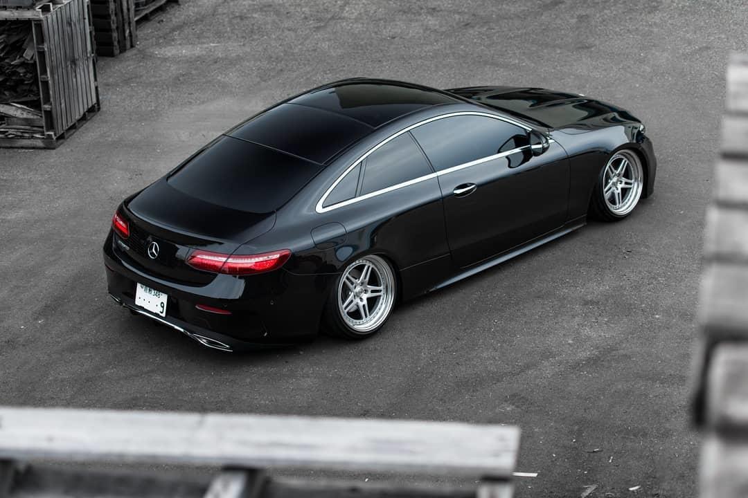 低趴姿态奔驰e coupe案例,绞牙避震也能玩出气动的效果