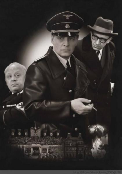 在剧中,神秘谍报人员施季里茨,经常两套制服替换着穿,今天穿单肩章的
