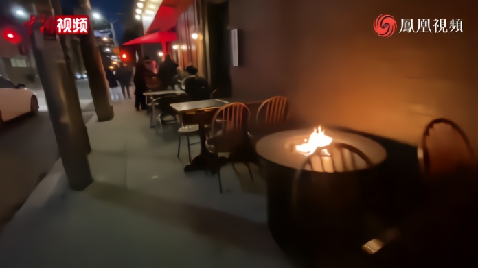 加拿大多伦多餐馆室外用餐区提供取暖设备以维持生计