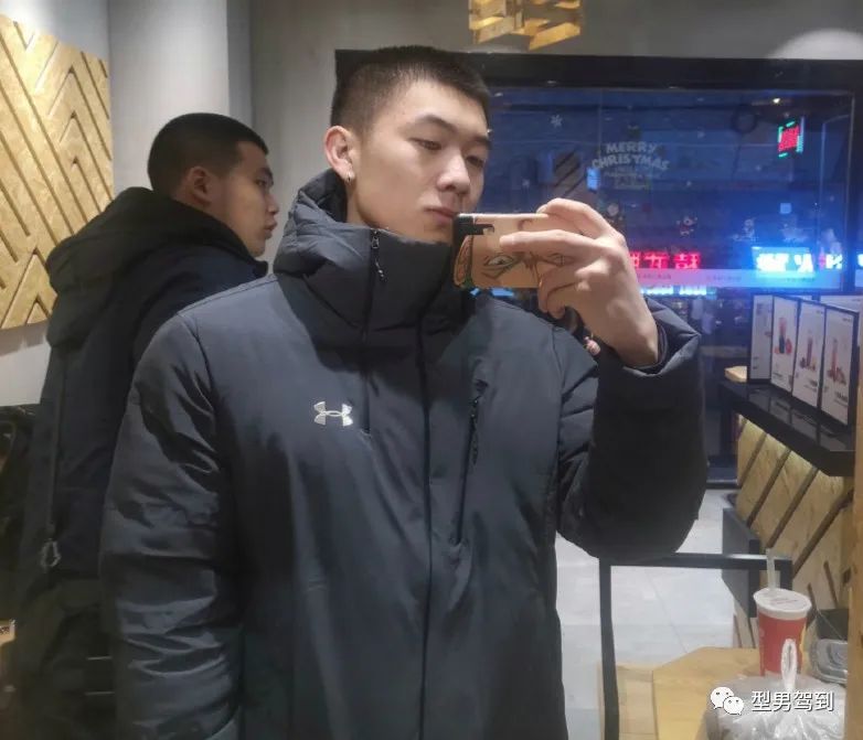 因大尺度自拍照走红这位西安肌肉大学生太可了