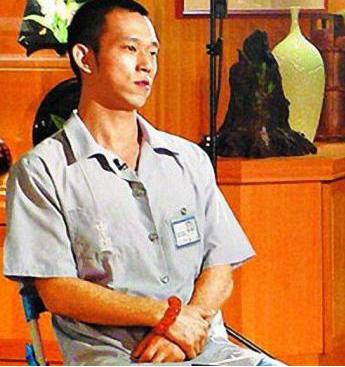 此人名叫颜正国,他在12岁的时候,出演过一部电影叫《好小子》,当时的