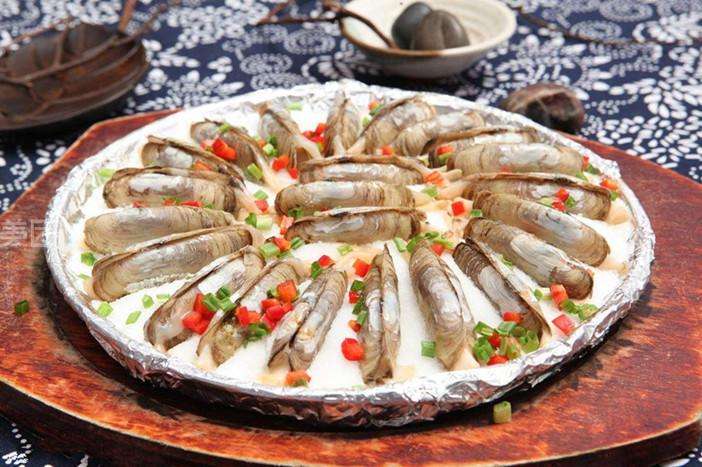 海鲜用盐焗的方式打开，更鲜嫩更鲜甜！