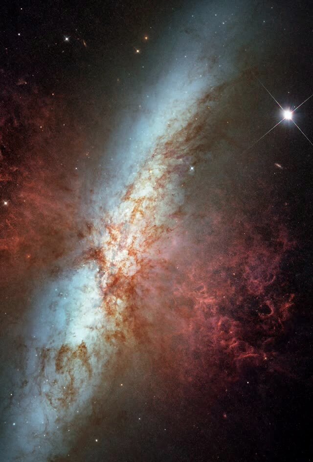 block) 有的没有触手一般的悬臂 整体呈椭圆形 为 椭圆星系 (ngc 1316