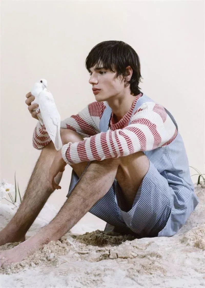 他是新生代西班牙男模中最火的一位国际舞台上大放光彩