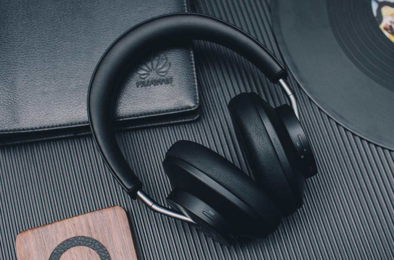 降噪给力 圣诞节送华为freebuds studio头戴耳机__凤凰网