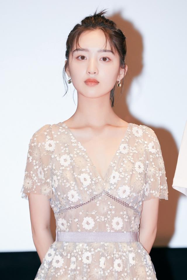 电影《风平浪静》展映热度口碑双高 邓恩熙突破表演获好评