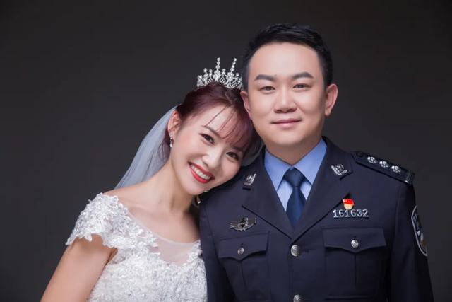 [疫情当前 警察不退]战疫,喀什公安这八对夫妻再次改了婚期