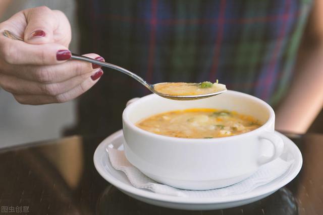 1, 饭前喝汤好,还是饭后喝汤好?这两者并没有哪一种更健康的说法.
