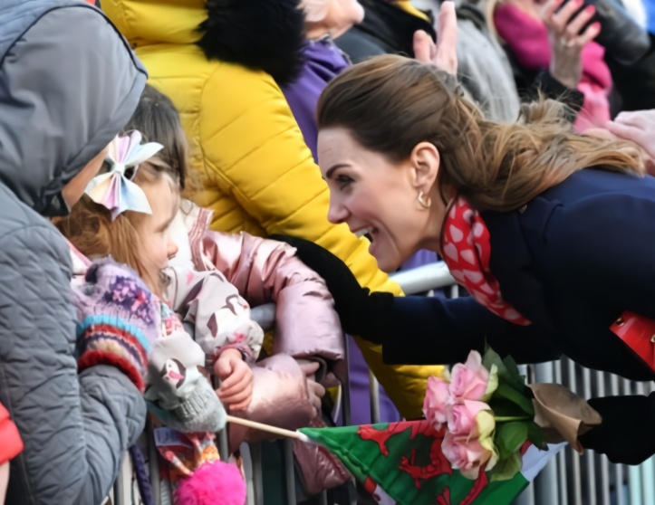 被3岁女童“刁难”不像个公主 英国凯特王妃这样道歉