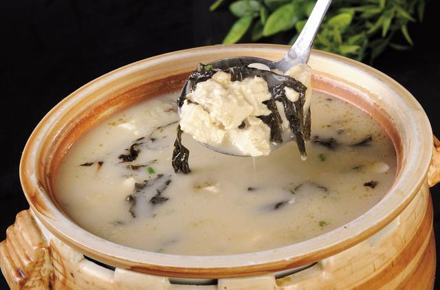 天堂鸟水煮鱼大厨教你做鸡汤芝麻叶炖豆腐