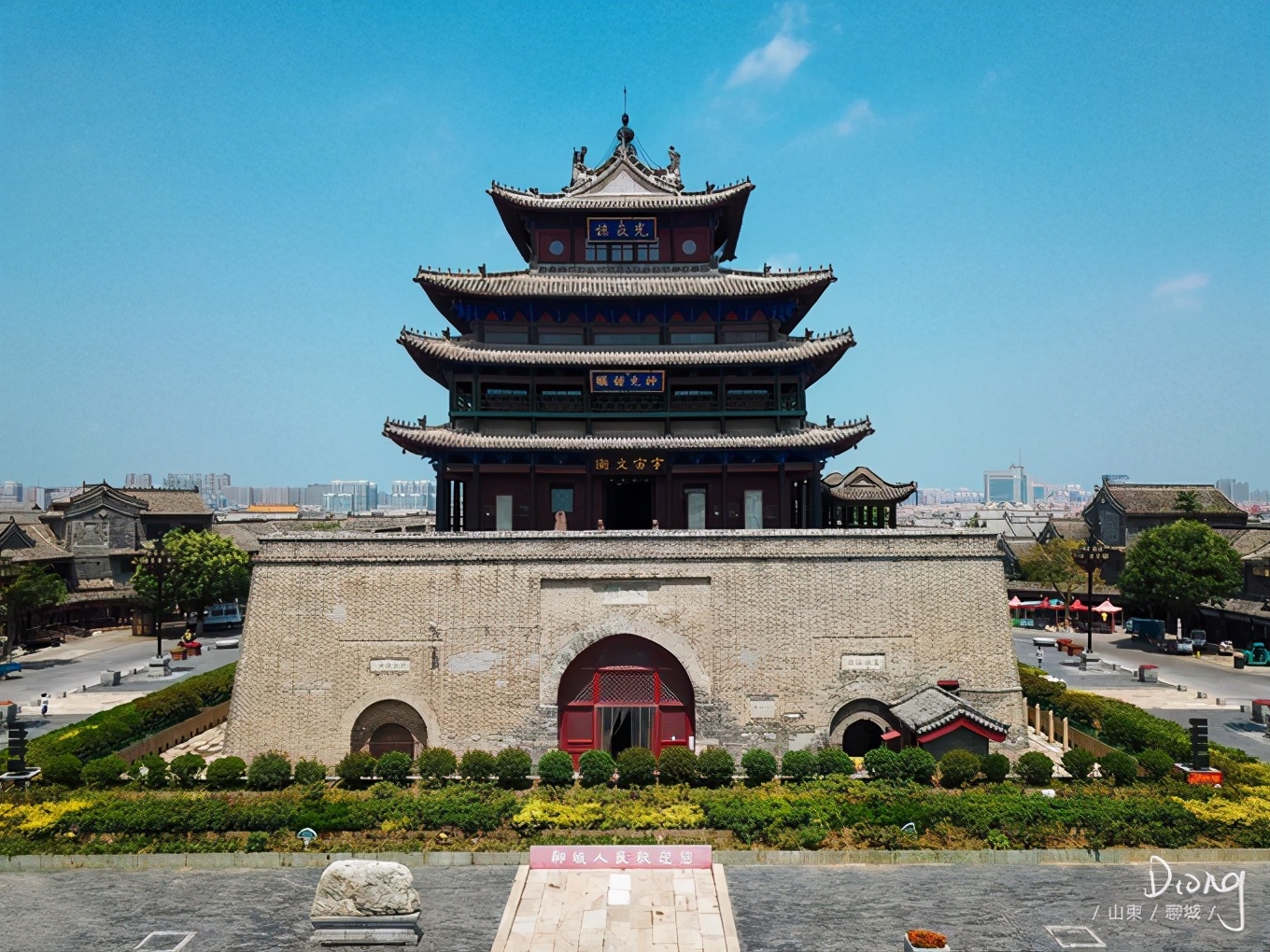 光岳楼始建于明朝洪武年间,距今已经有六百多年历史,是目前 中国 现存