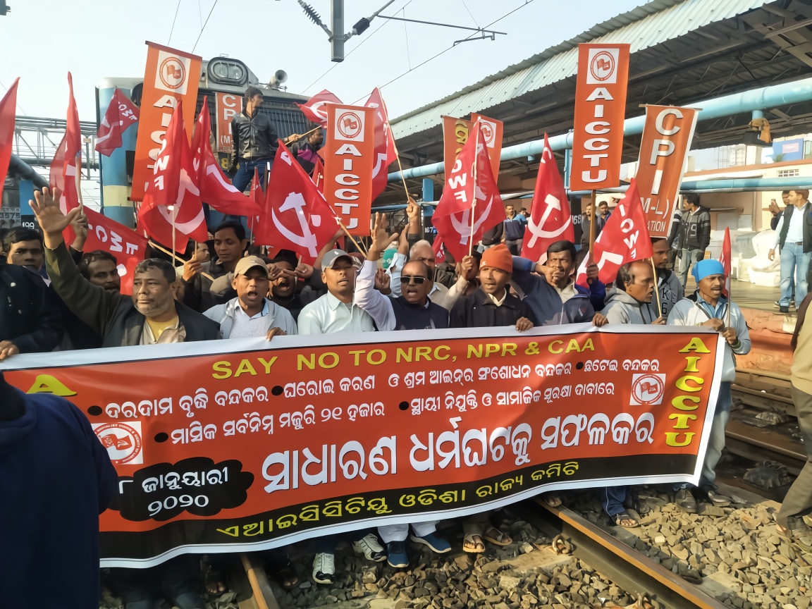 印度10家工会号召全国工人街头罢工：反对国企私有化