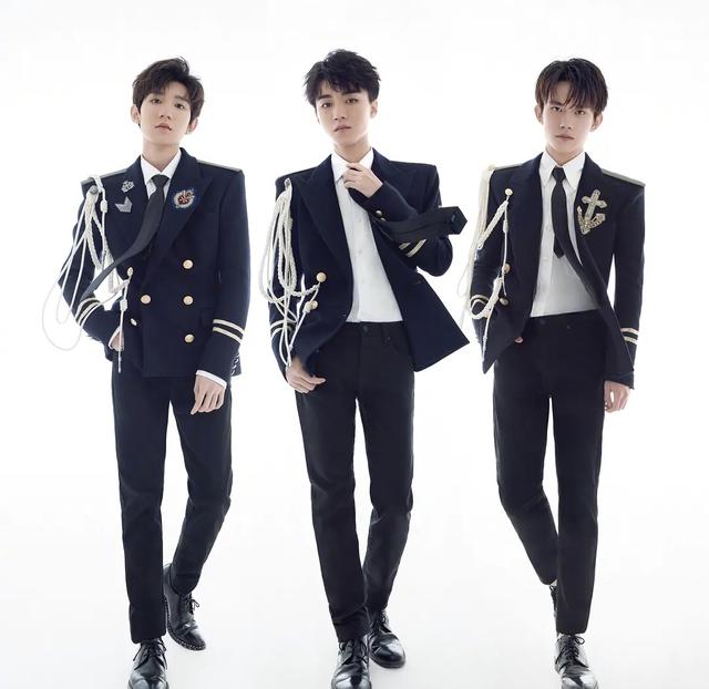 于正质疑tfboys7周年海报抄袭,网友:看似维权实则宣传自家艺人__凤凰