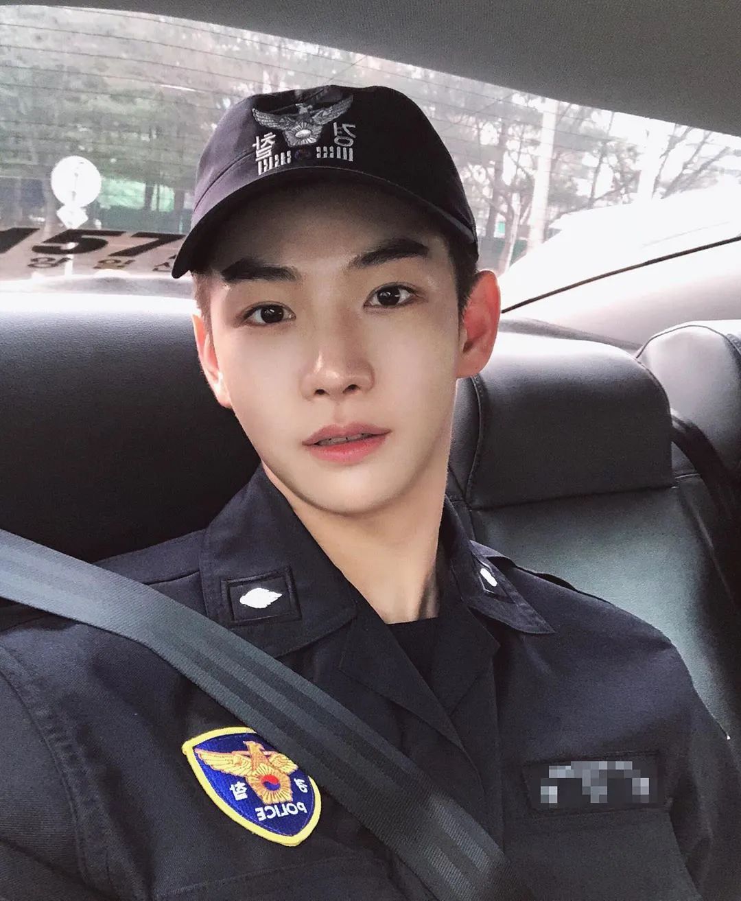 韩国素人小哥哥因证件照太帅刷爆ins,制服控已沦陷,颜值也太高了吧