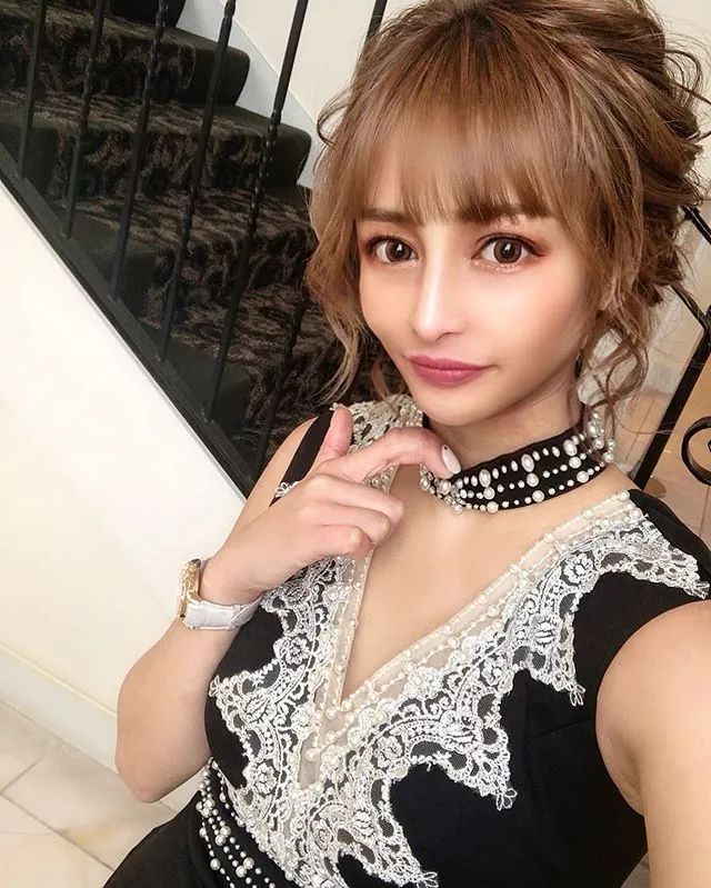 花2000万整成石原里美,"日本第一陪酒女"年入7亿_凤凰网