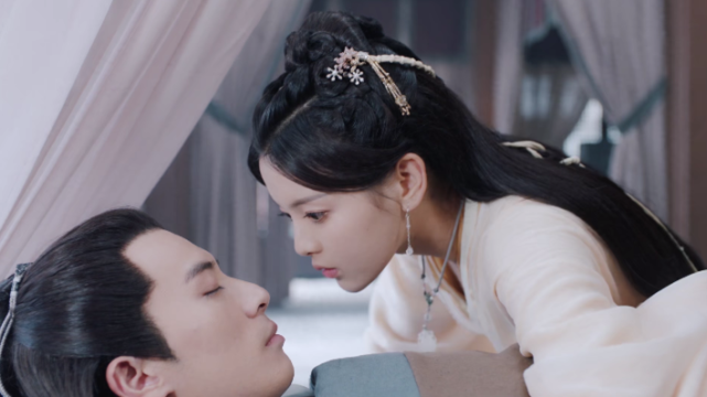 且听凤鸣:凤舞主动起来,君临渊完全招架不住,可惜她别有用心__凤凰网