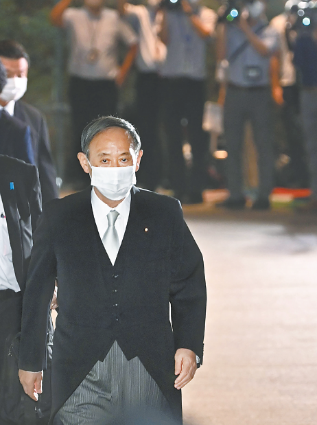 16日，日本东京，日本新任首相菅义伟离开首相官邸前往皇居。