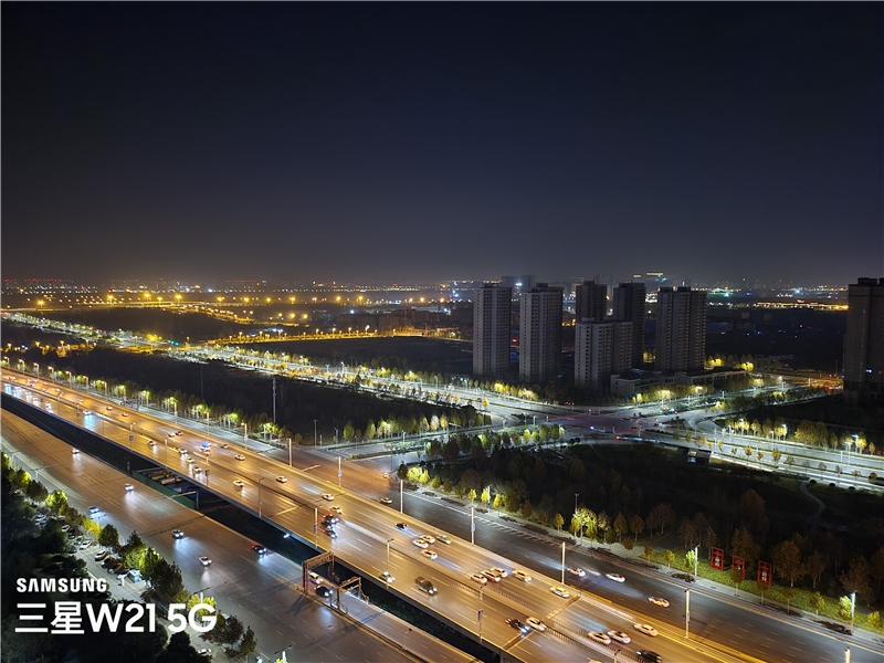 如此超凡才能"心系天下"!三星w21 5g评测:体验19999元至奢机皇