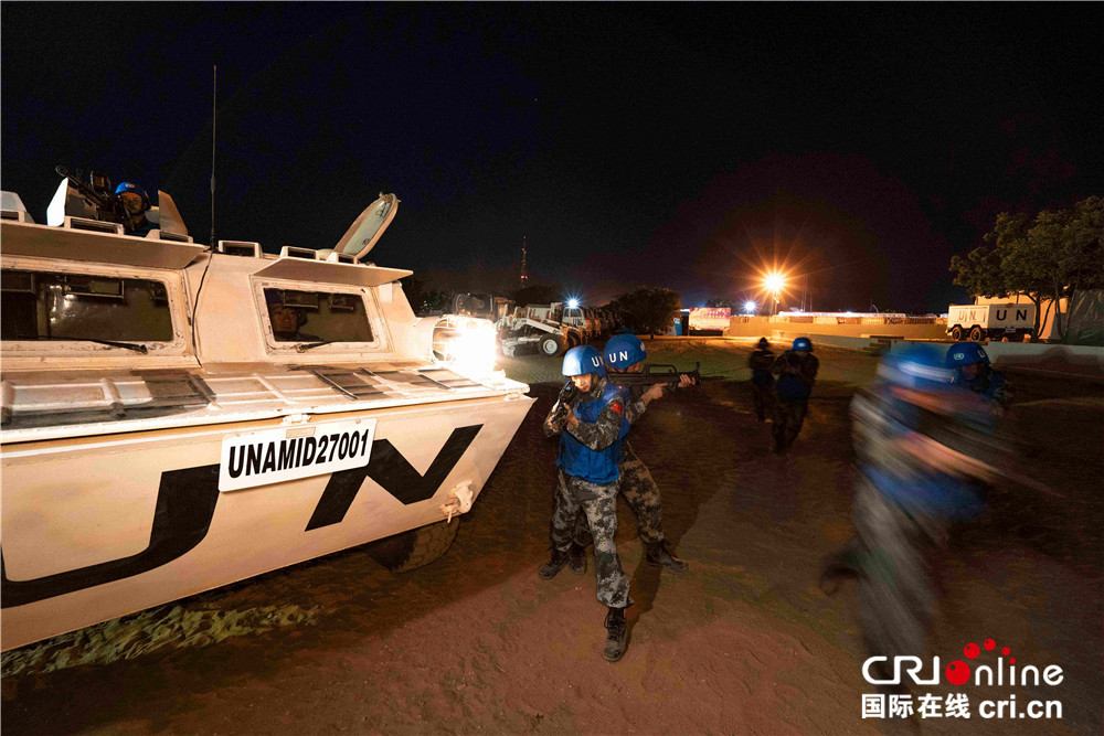 中国驻苏丹达尔富尔维和部队直面危险不辱使命