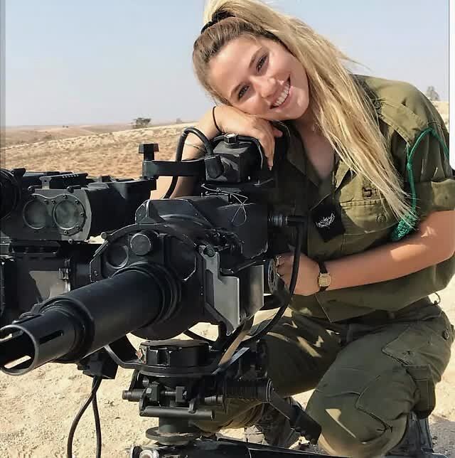 实拍以色列女兵:年满十八必须服役,身材颜值不输超模,这仗能打?