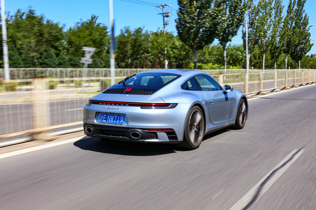 可甜可炸 试驾体验保时捷911 Carrera S